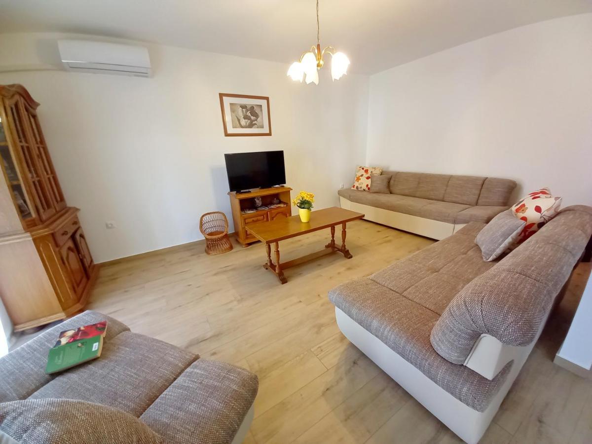 Apartments Tina & Denis Pula Luaran gambar