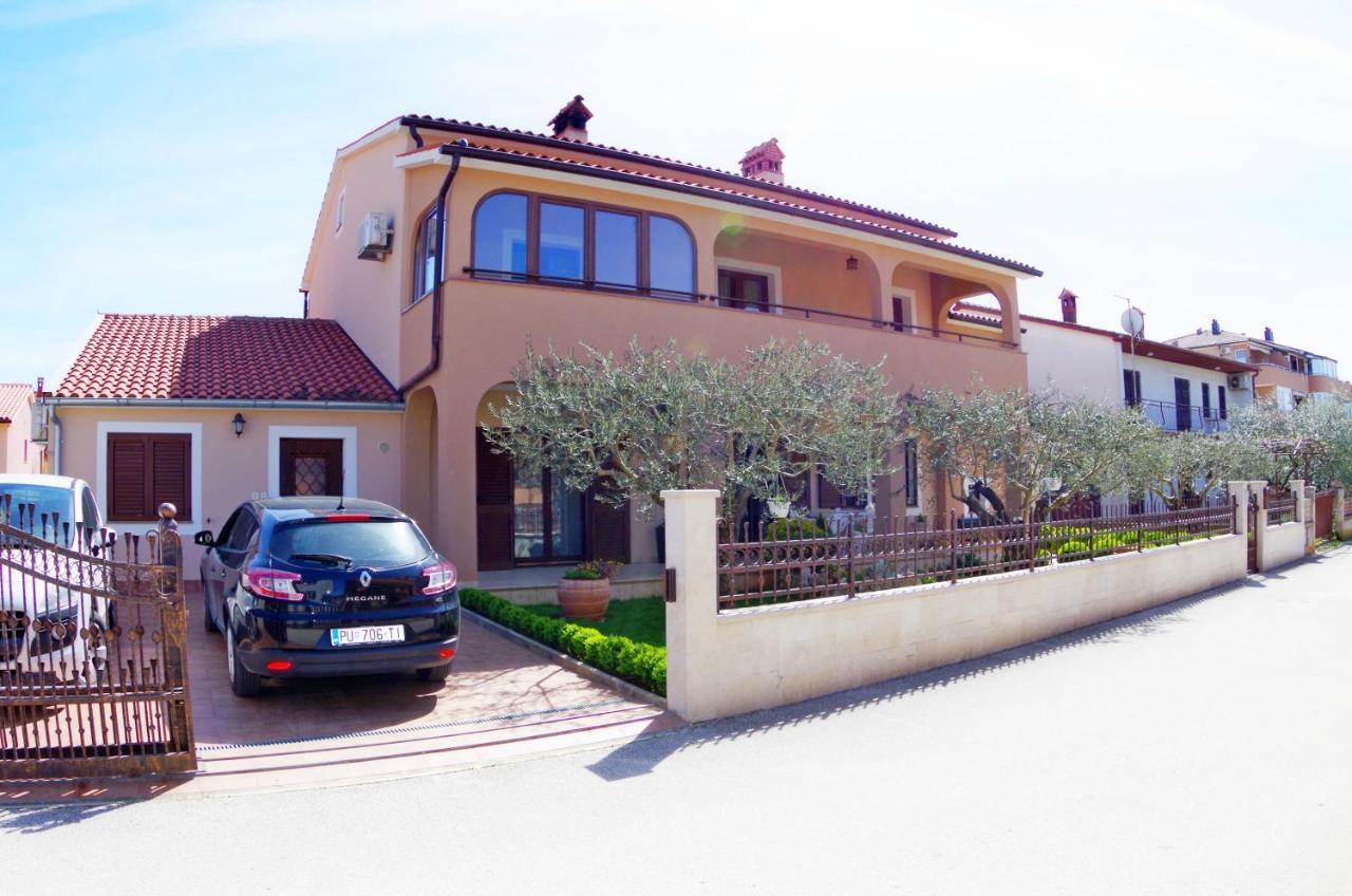 Apartments Tina & Denis Pula Luaran gambar